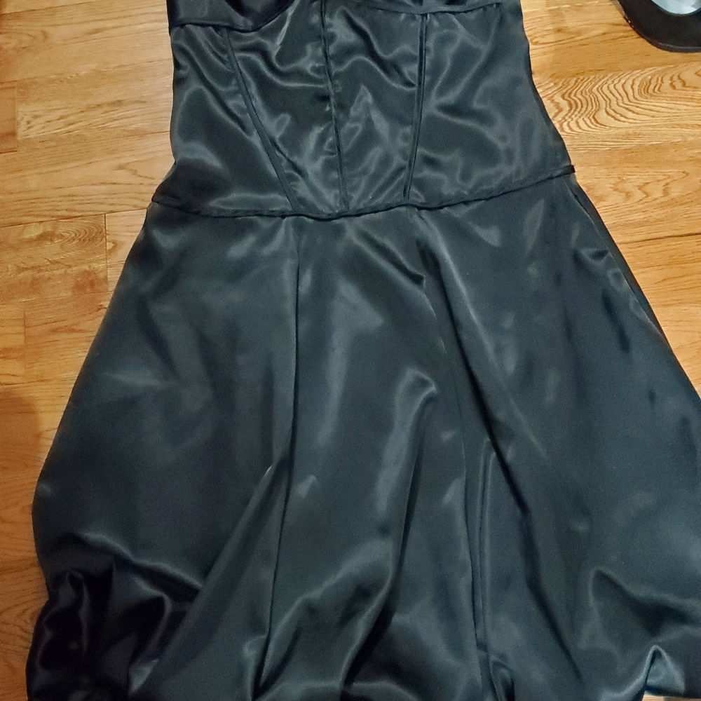 Dress - Picture 3 of 6